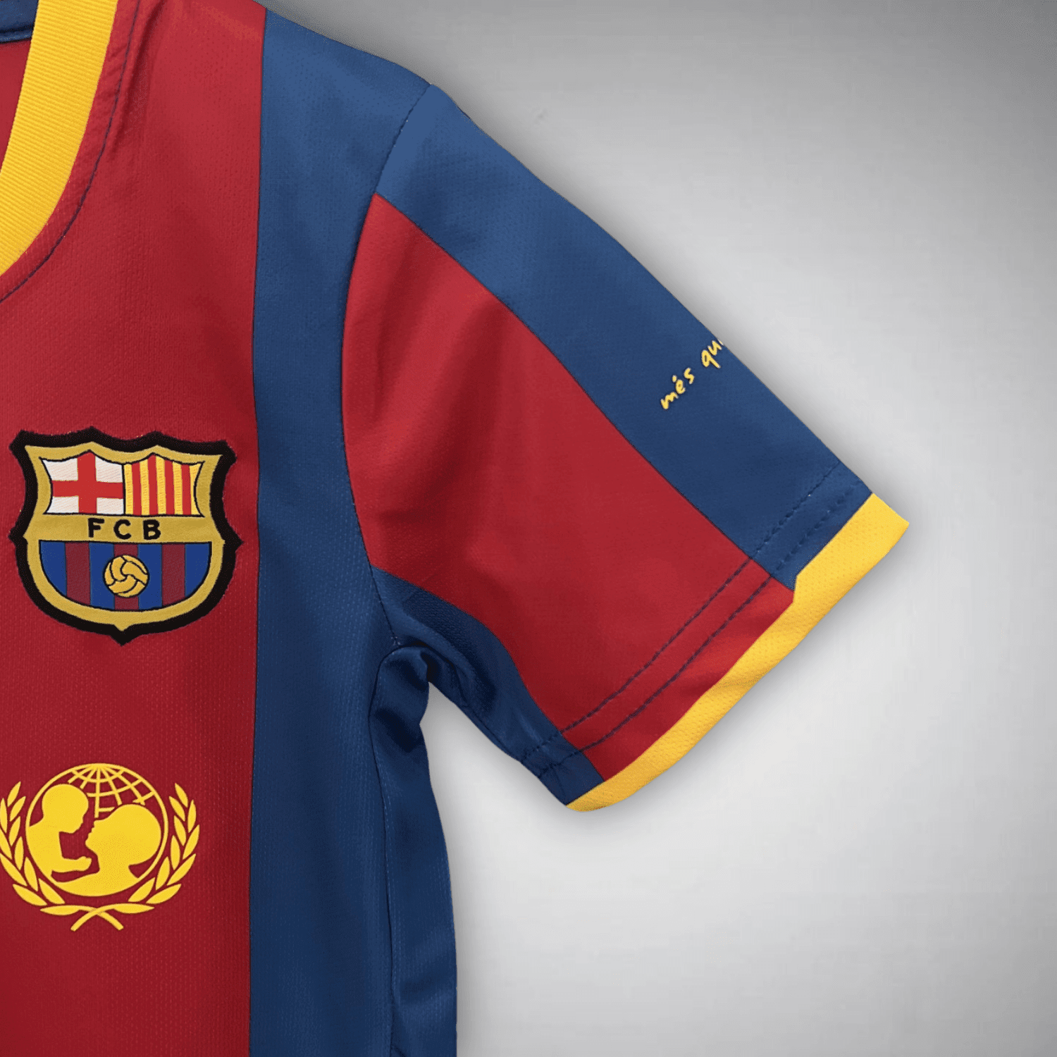 10/11 FC Barcelona Home Kids Size Kit from FootballPrestige.club - Premium Football Kits