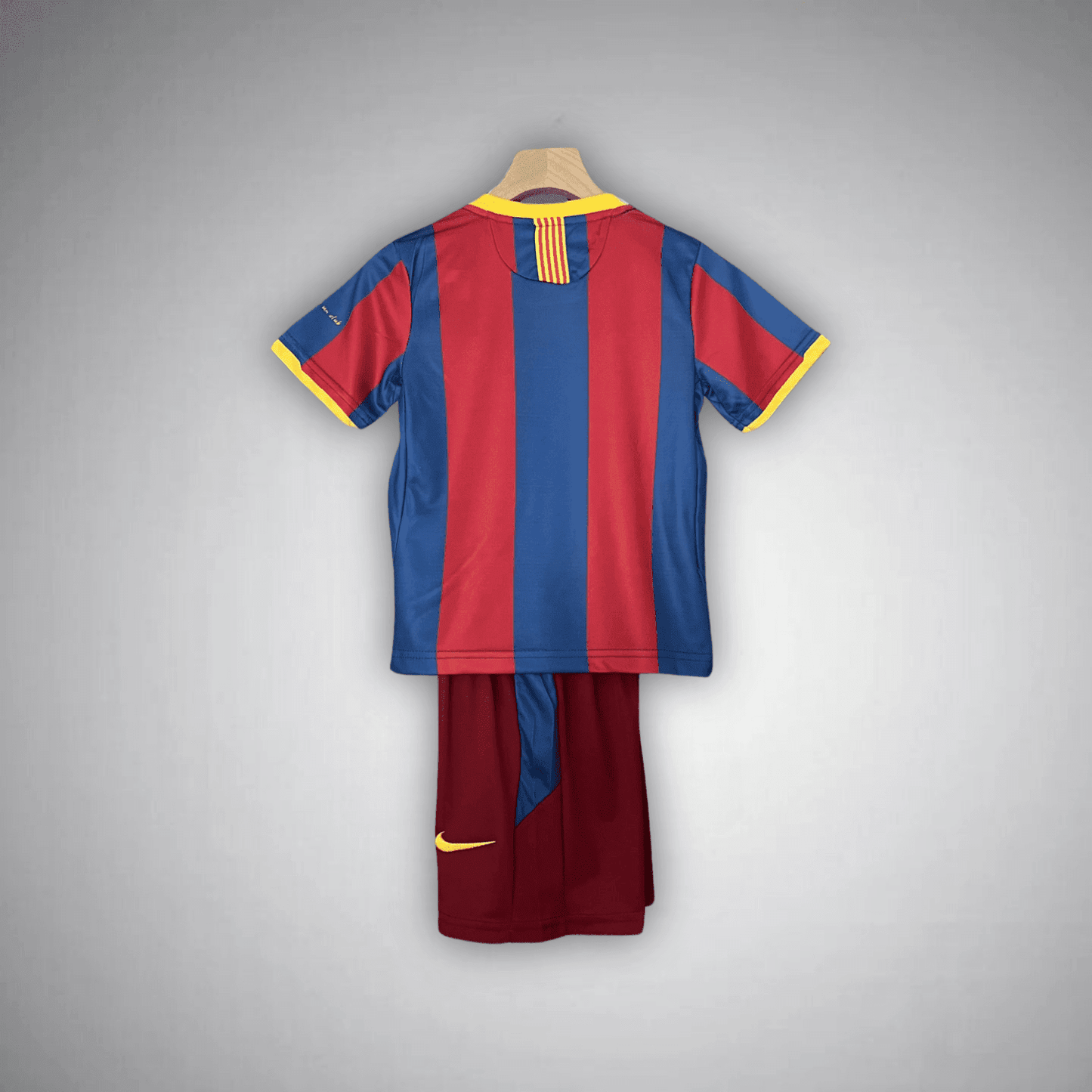 10/11 FC Barcelona Home Kids Size Kit from FootballPrestige.com - Premium Football Kits