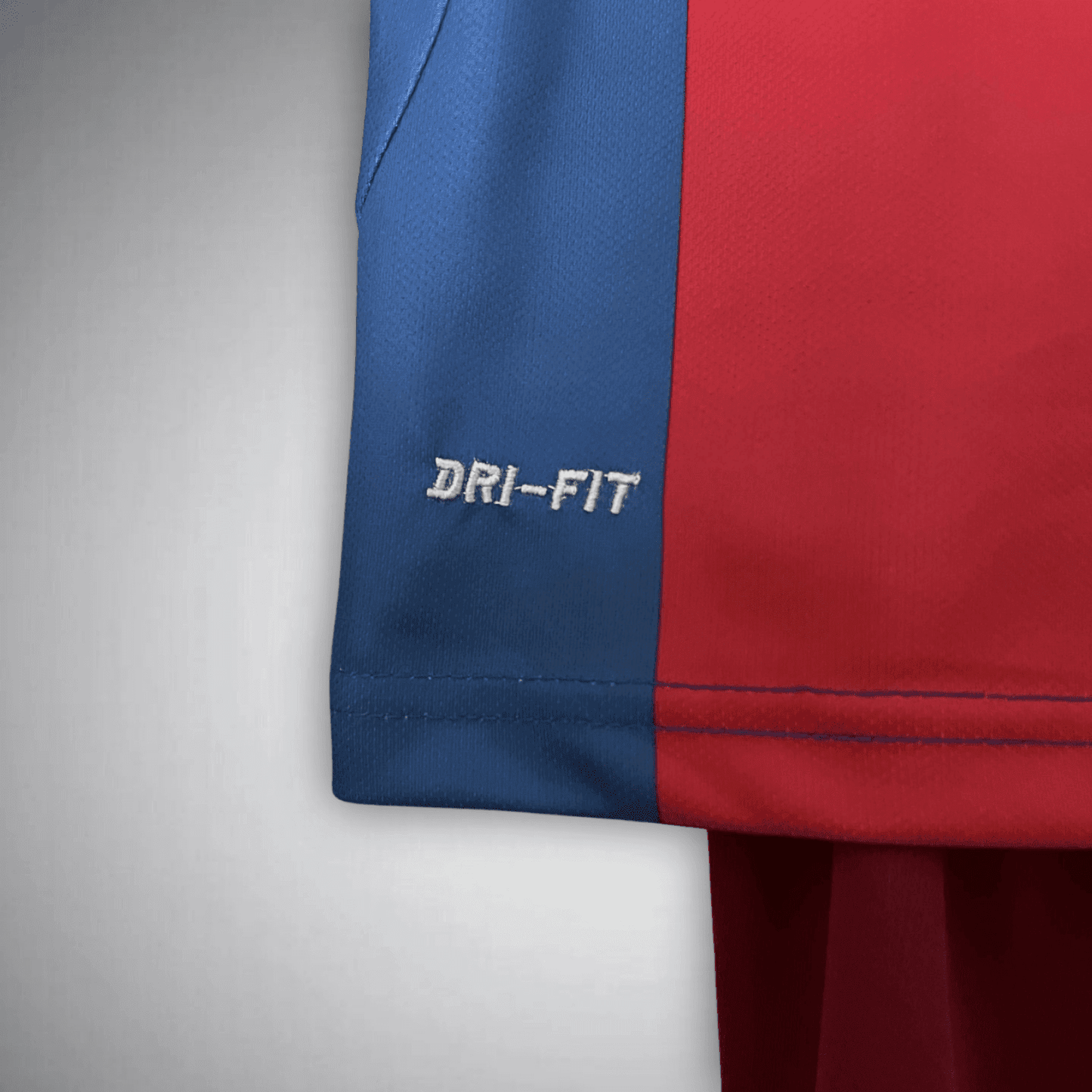 10/11 FC Barcelona Home Kids Size Kit from FootballPrestige.com - Premium Football Kits