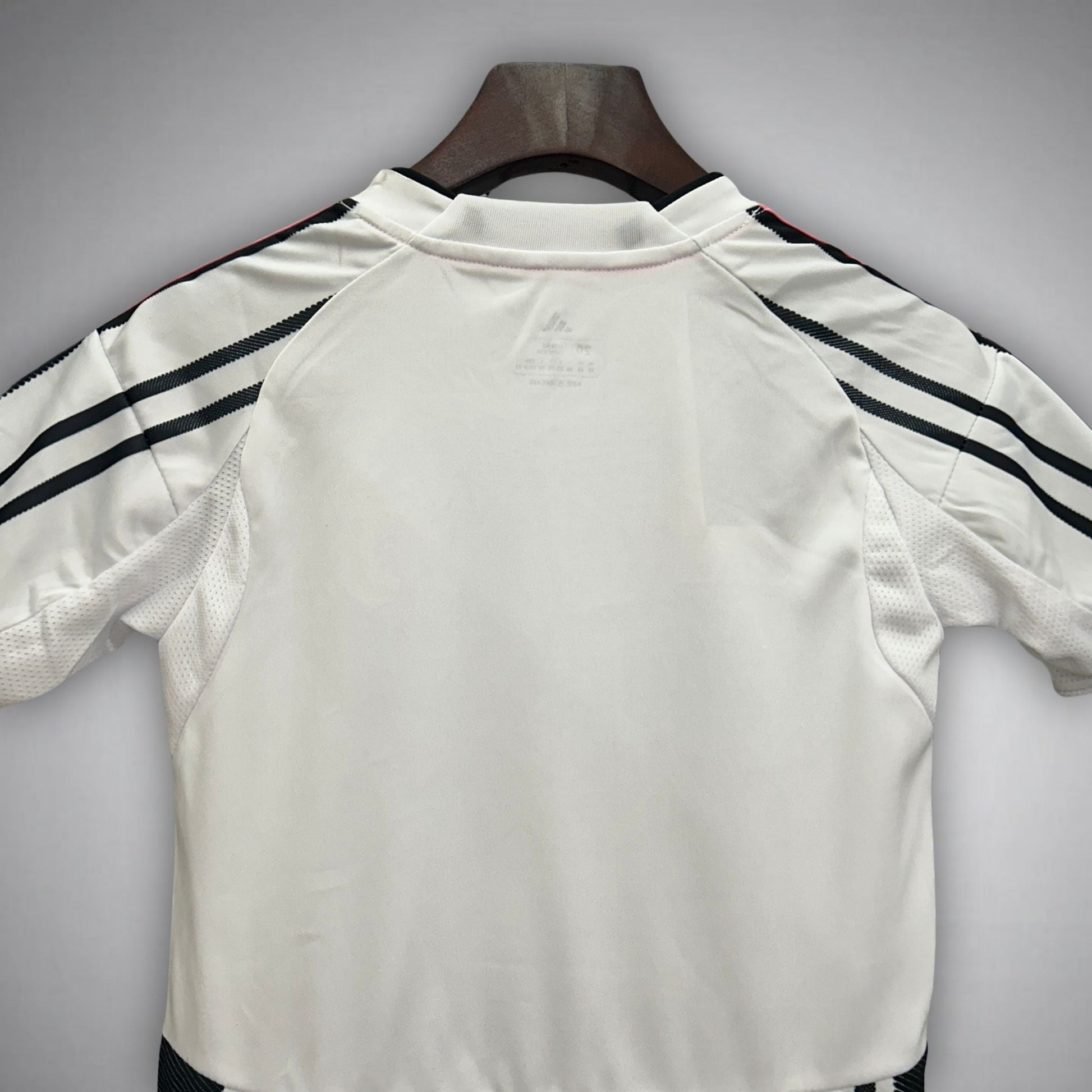 25/26 Juventus Home Kids Size Kit from FootballPrestige.com - Premium Football Kits