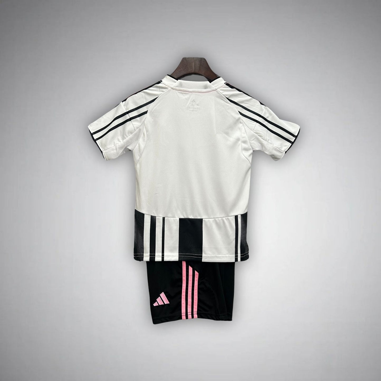 25/26 Juventus Home Kids Size Kit from FootballPrestige.com - Premium Football Kits
