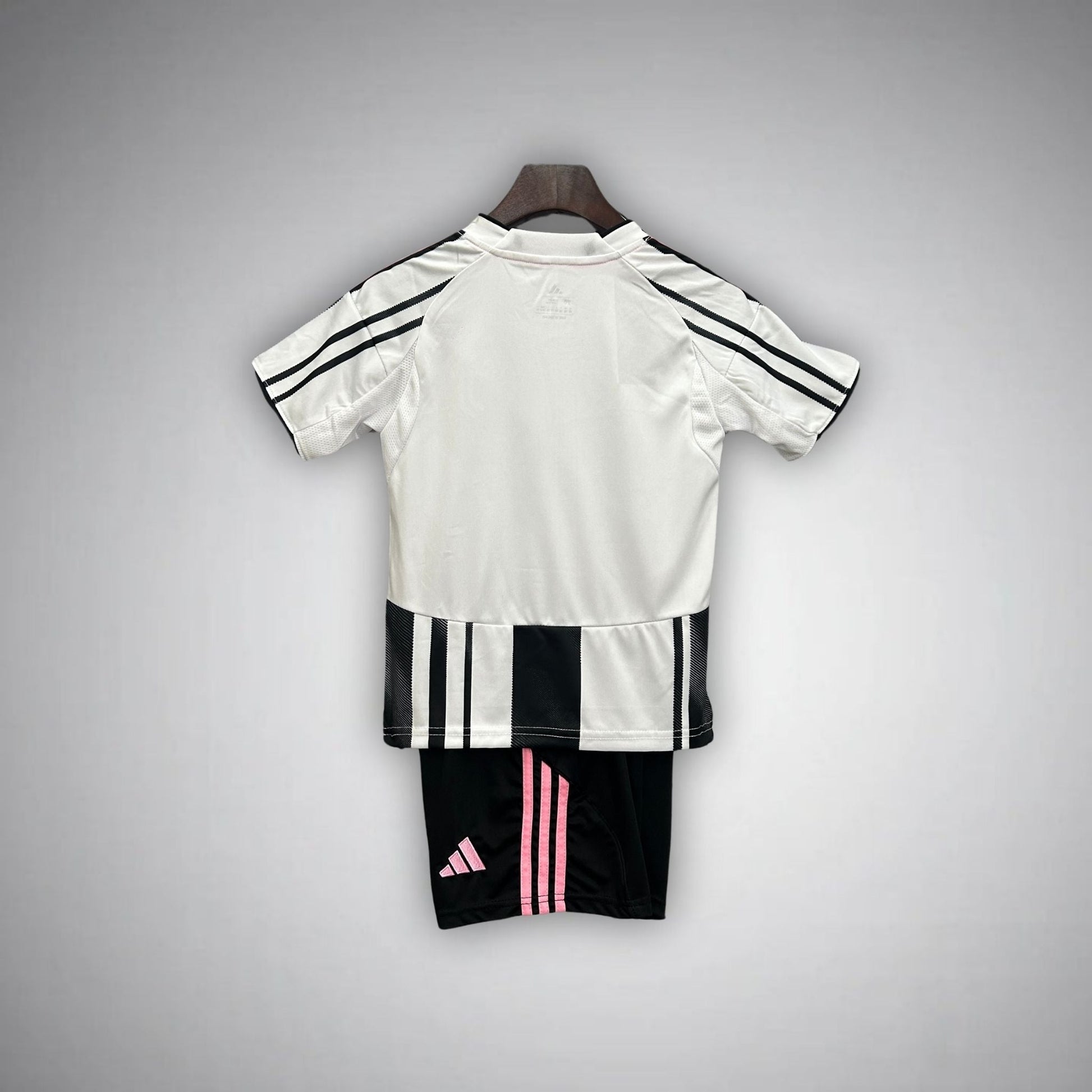 25/26 Juventus Home Kids Size Kit from FootballPrestige.com - Premium Football Kits