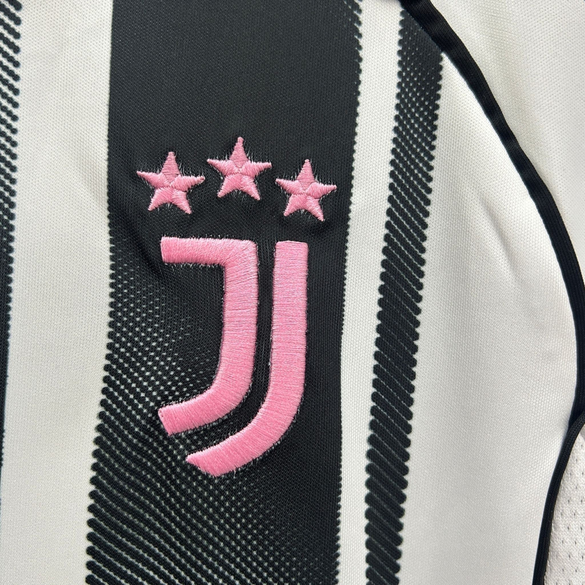 25/26 Juventus Home Kids Size Kit from FootballPrestige.club - Premium Football Kits