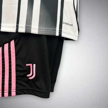 25/26 Juventus Home Kids Size Kit from FootballPrestige.com - Premium Football Kits