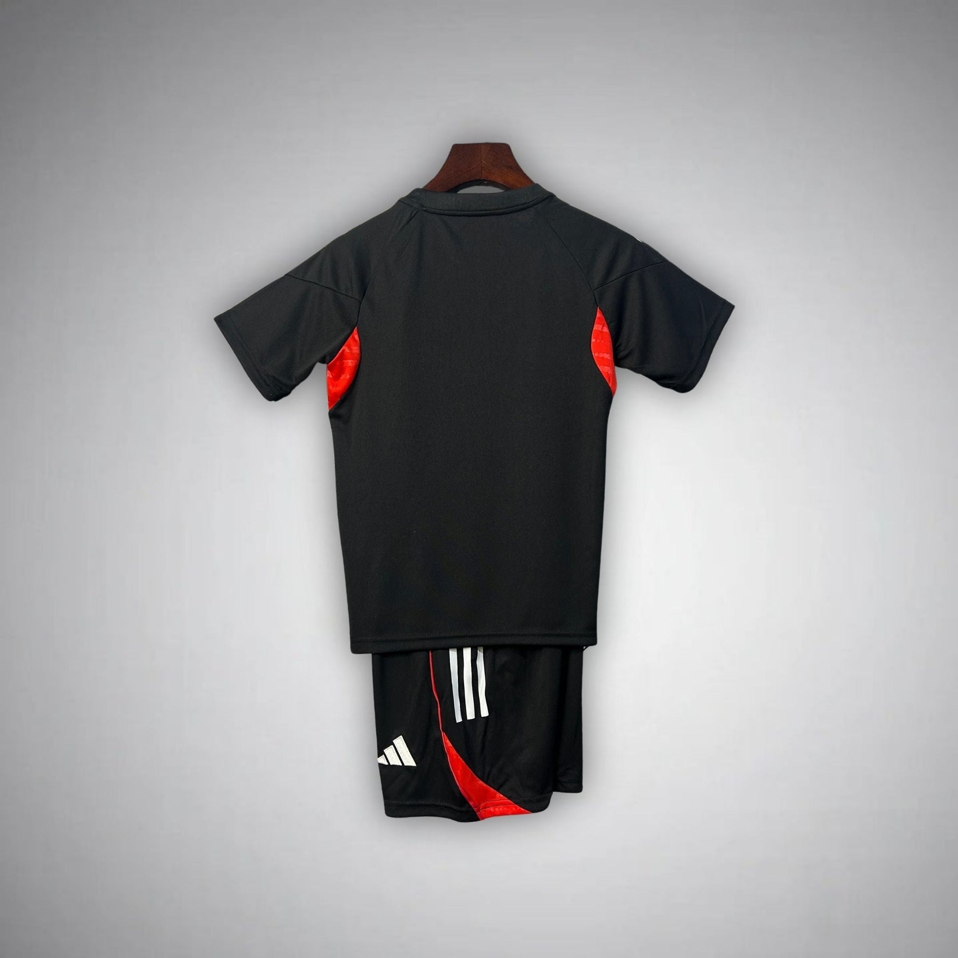 25/26 SL Benfica Training Kids Size Kit from FootballPrestige.com - Premium Football Kits
